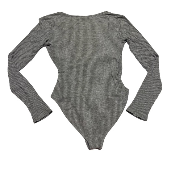 CAPE JUBY Women’s Medium Gray V-neck Crossover Wrap Ribbed Long Sleeve BodySuit - Picture 4 of 12